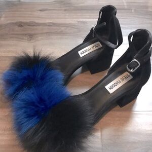 STEVE MADDEN NAVY BLUE BLACK POM POM FLUFFY SANDAL KITTEN HEELS